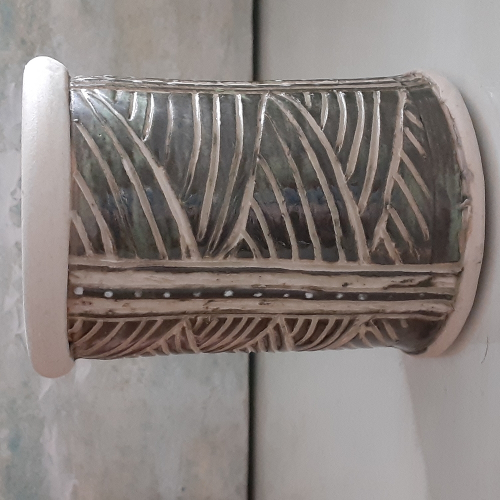 Art Pottery 5" Vase Textured Tribal Pattern Variagated Jungle Green Cream Signed